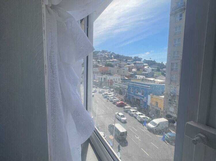 פנסיון M & B Backpackers