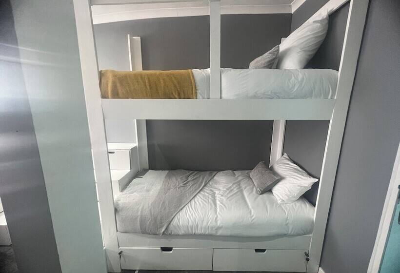 פנסיון M & B Backpackers