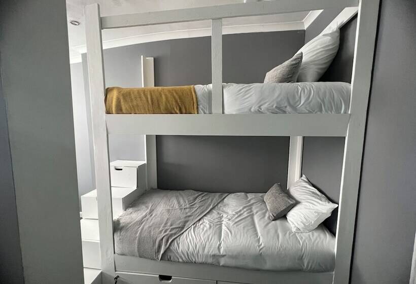 פנסיון M & B Backpackers