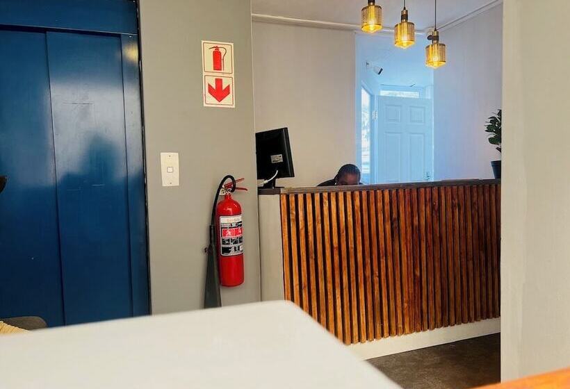 פנסיון M & B Backpackers