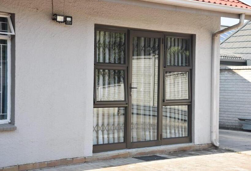 פנסיון Casac Guesthouse