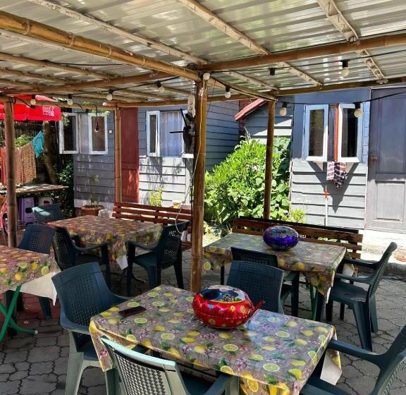 پانسیون Cottages In Ureki