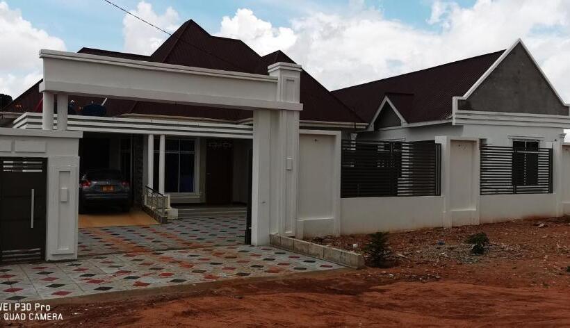 펜션 Dodoma Saragea Apartments