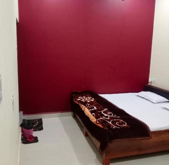 פנסיון Gajanan Guest House Or Gajanan