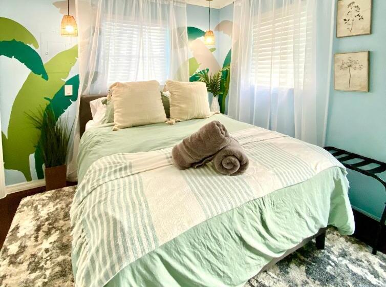 بنسيون Jupiter Farms Cottage