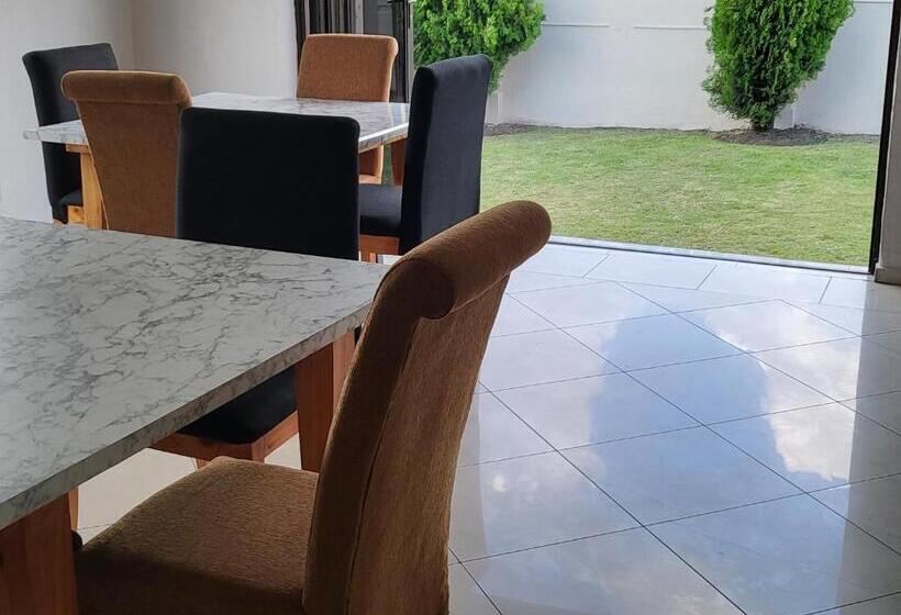 פנסיון M & N Guest House