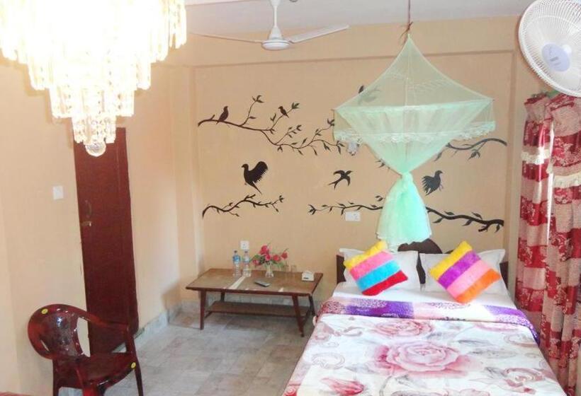펜션 Nikunj Safari Guest House Sauraha  A Place Where You Can Book Jungle Wildlife Safari