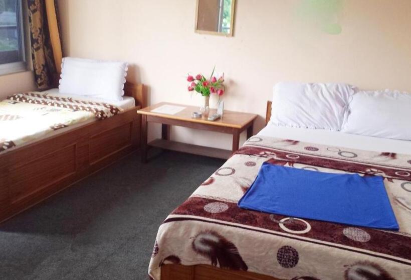 펜션 Nikunj Safari Guest House Sauraha  A Place Where You Can Book Jungle Wildlife Safari