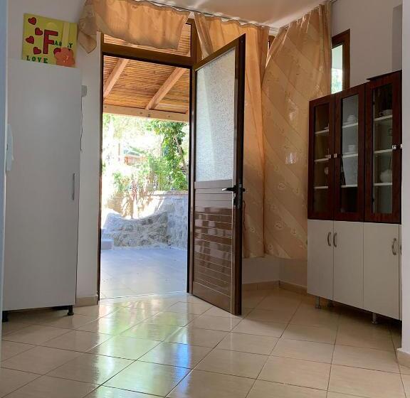 پانسیون Oxhaku Guest House
