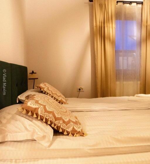 פנסיון Sadova Village   Casa Maria