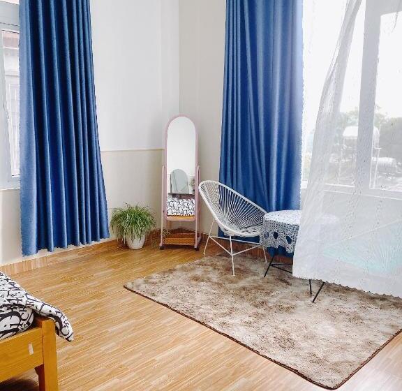 پانسیون Sapphia House