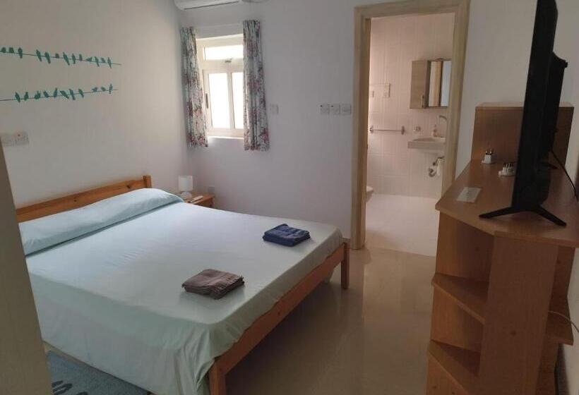 پانسیون Sunlight House