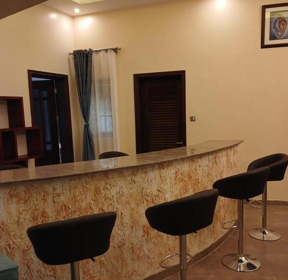 پانسیون The Curvalux House