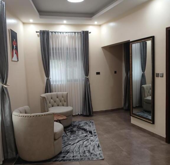 پانسیون The Curvalux House