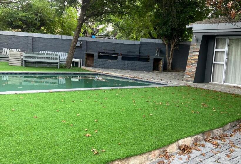 بنسيون Ubuntu Lifestyle Estate