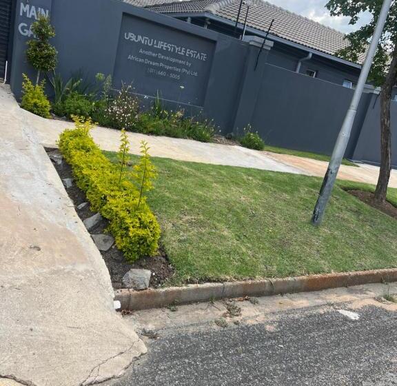 بنسيون Ubuntu Lifestyle Estate