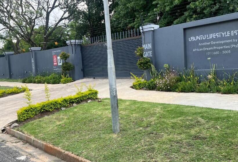 بنسيون Ubuntu Lifestyle Estate