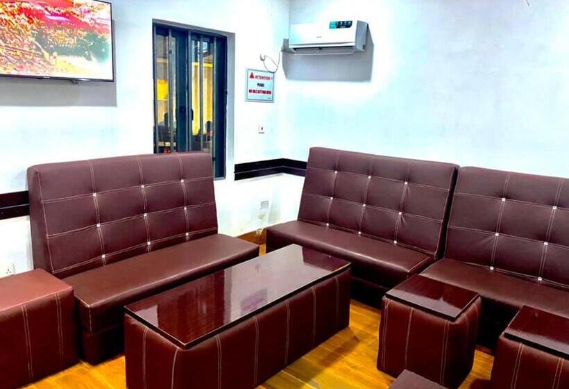 Rove Luxury Hotel And Suites