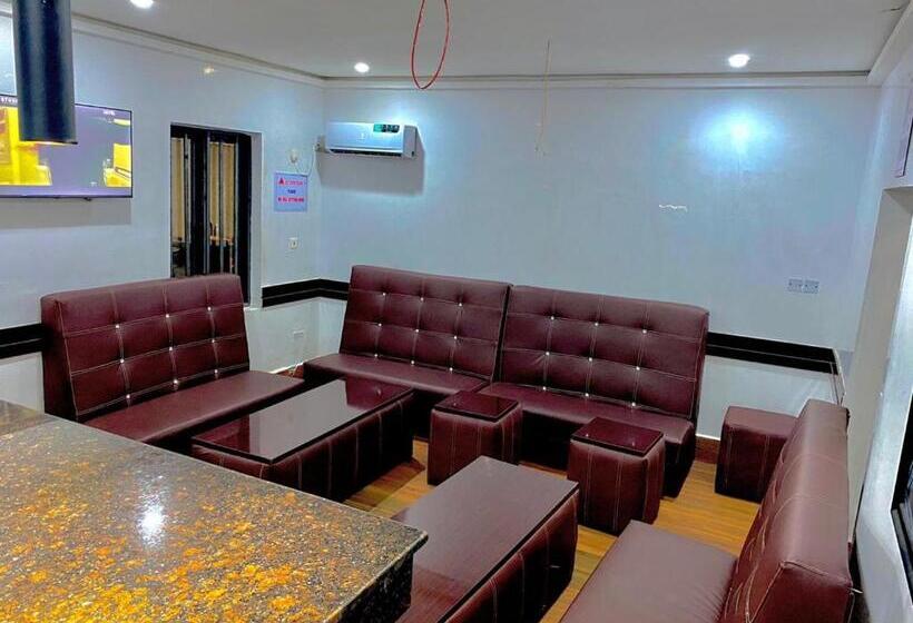 Rove Luxury Hotel And Suites