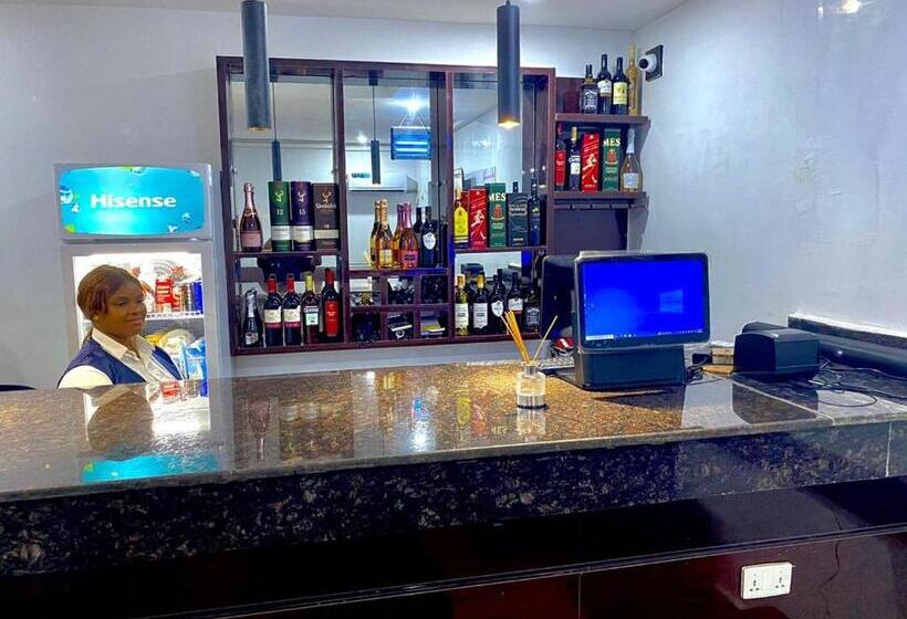 Rove Luxury Hotel And Suites