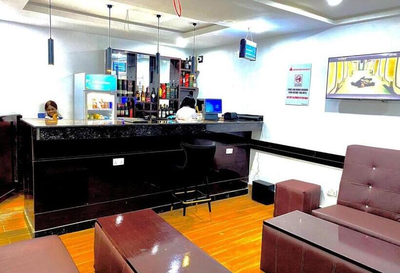 Rove Luxury Hotel And Suites