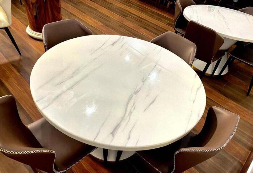 Rove Luxury Hotel And Suites