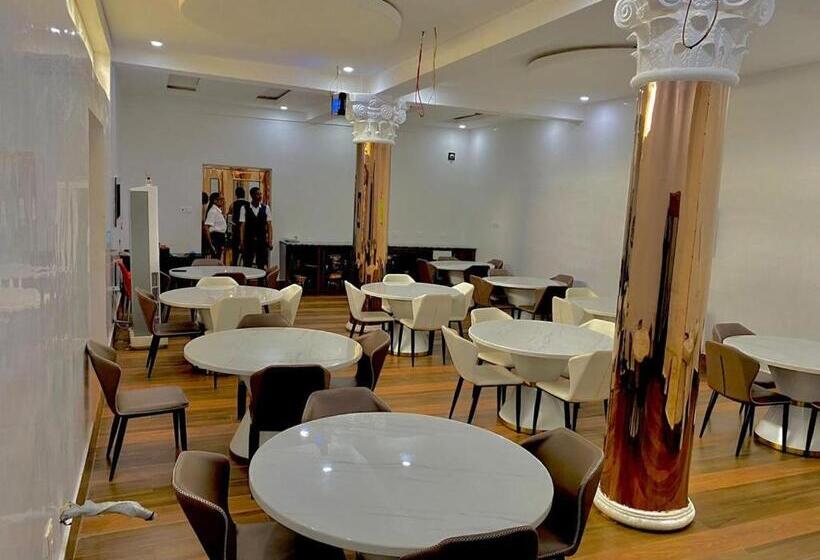 Rove Luxury Hotel And Suites