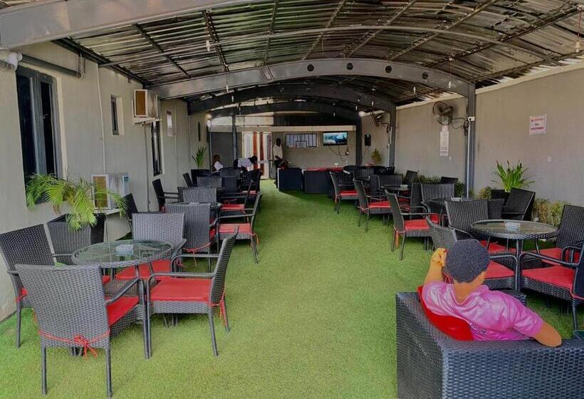 Rove Luxury Hotel And Suites