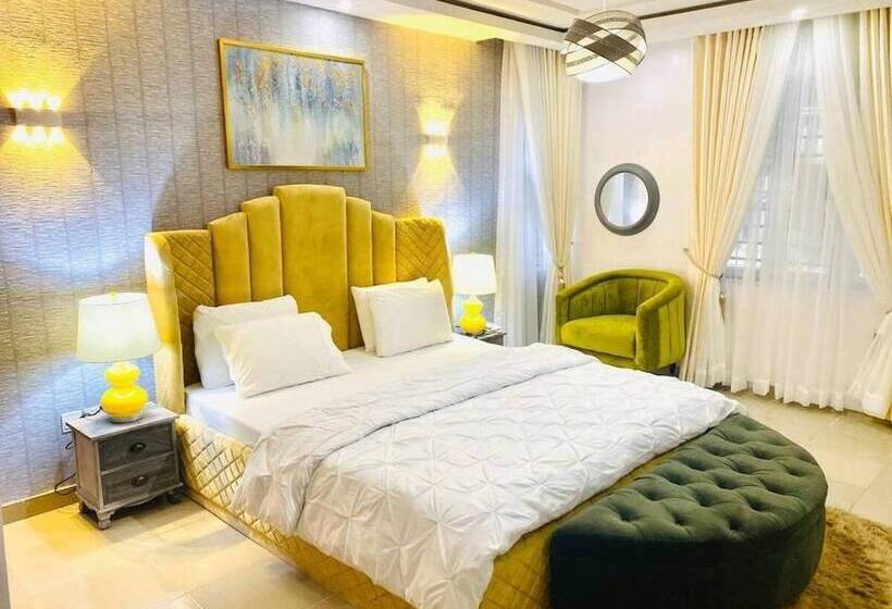 Rove Luxury Hotel And Suites