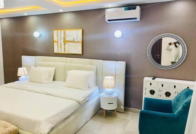 Rove Luxury Hotel And Suites