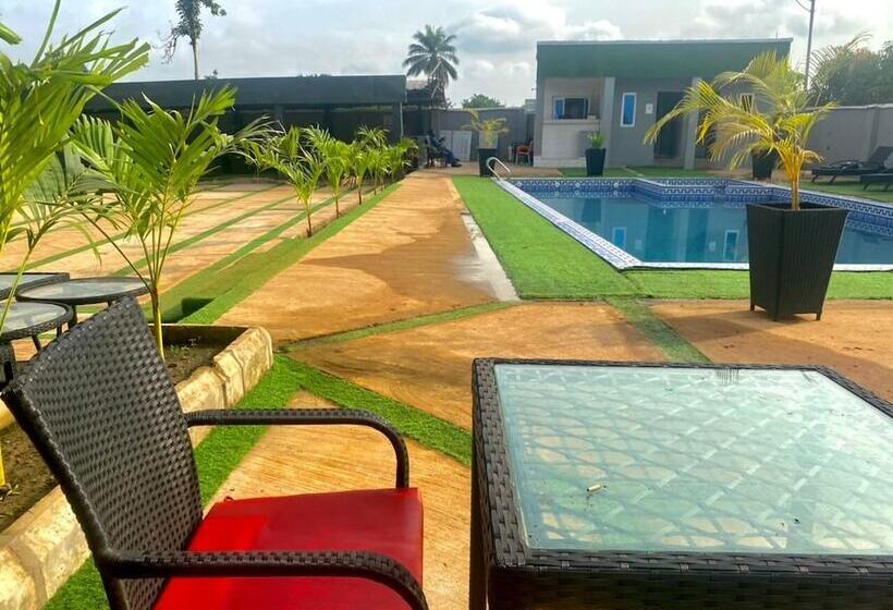 Rove Luxury Hotel And Suites