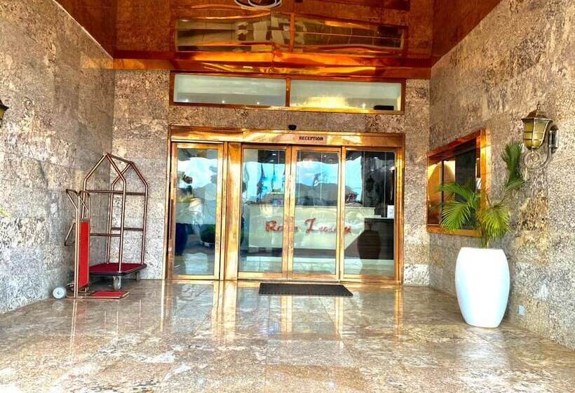 Rove Luxury Hotel And Suites