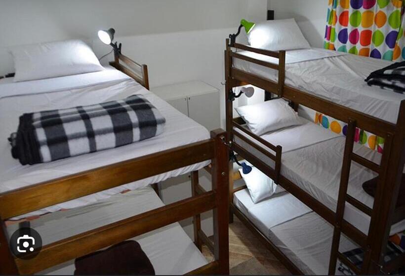 הוסטל Alojamento Xavier