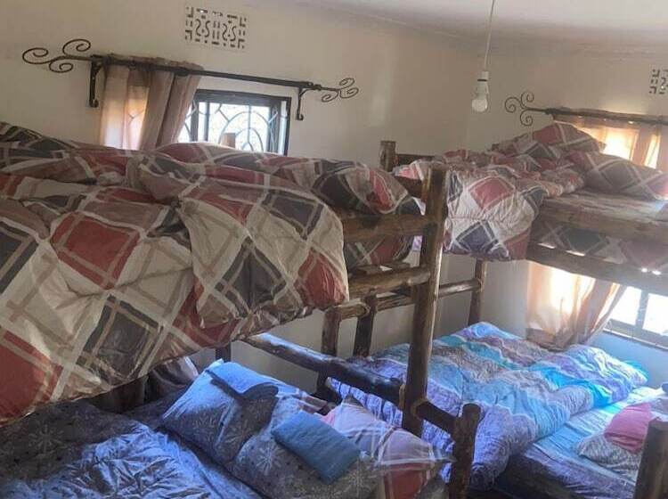 ユースホステル A Cozy Home Stay In Arusha Catus House