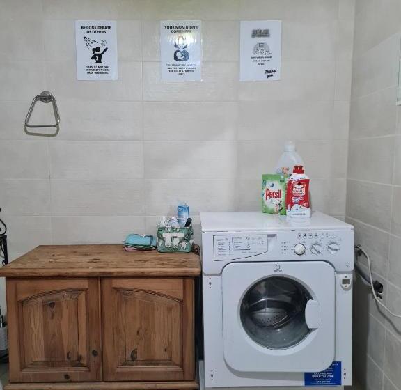 هاستل Eem Student Guest House