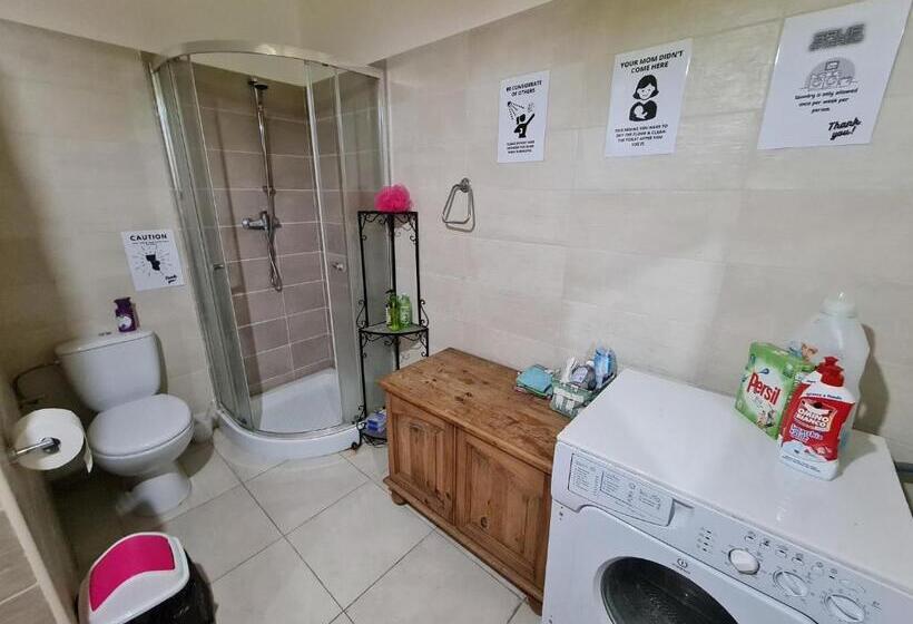 هاستل Eem Student Guest House