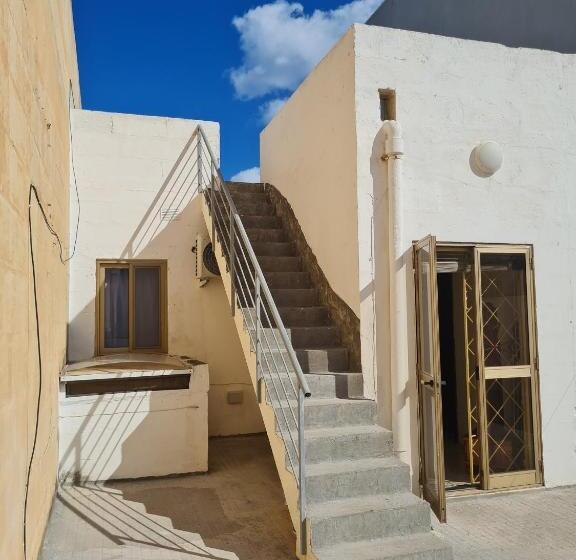 هاستل Eem Student Guest House