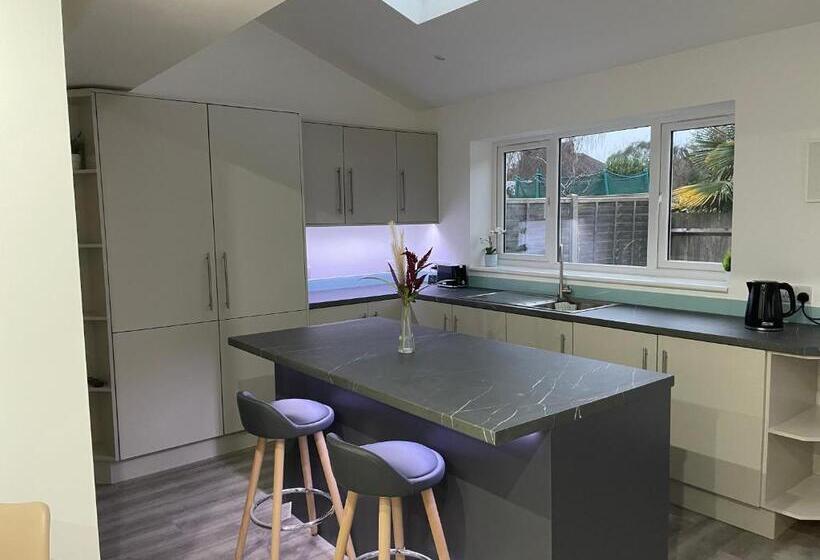 ユースホステル Garden Close Suites