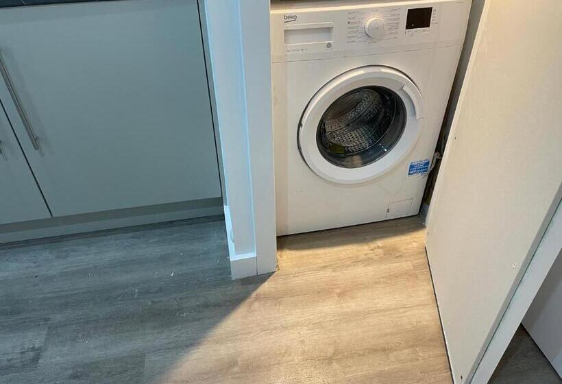 ユースホステル Garden Close Suites