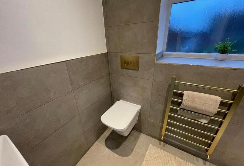 ユースホステル Garden Close Suites