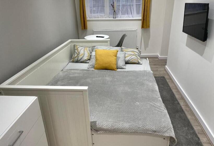 ユースホステル Garden Close Suites