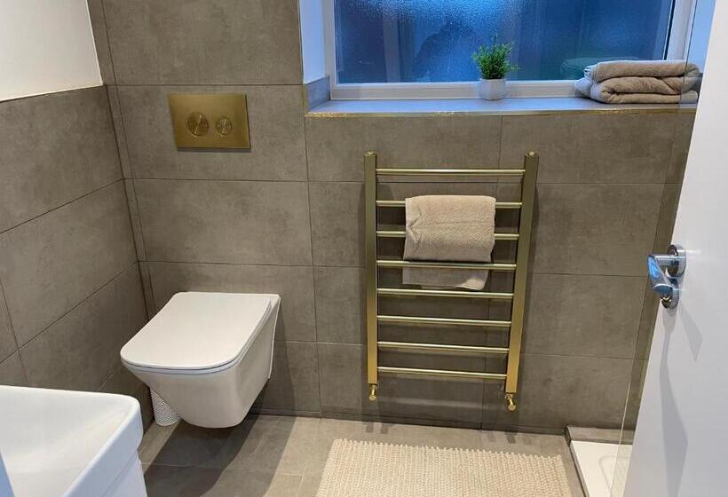 ユースホステル Garden Close Suites