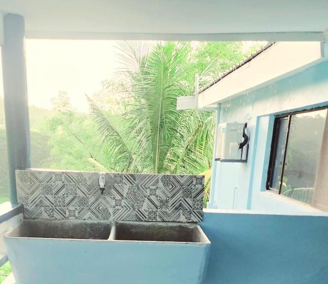 تختخواب و صبحانه Acacia Gardens