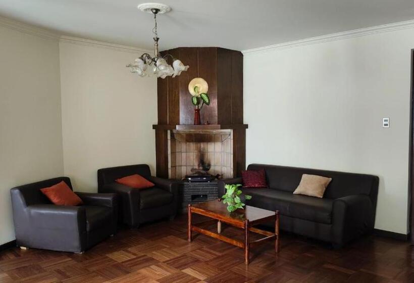 تختخواب و صبحانه Golden House Guesthouse