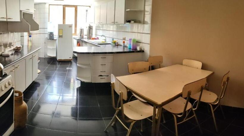 تختخواب و صبحانه Golden House Guesthouse