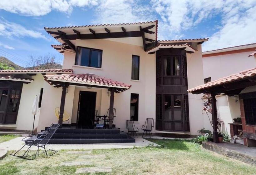 تختخواب و صبحانه Golden House Guesthouse