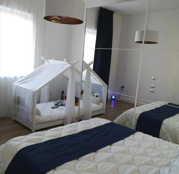 تختخواب و صبحانه Island Suites Waterfront Iun R5783