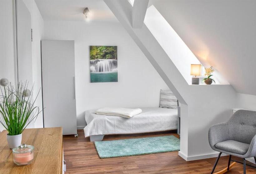 민박 Schloß Falkenhaus