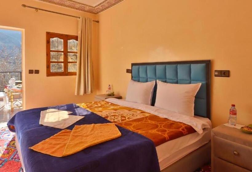 تختخواب و صبحانه View Peaks Lodge