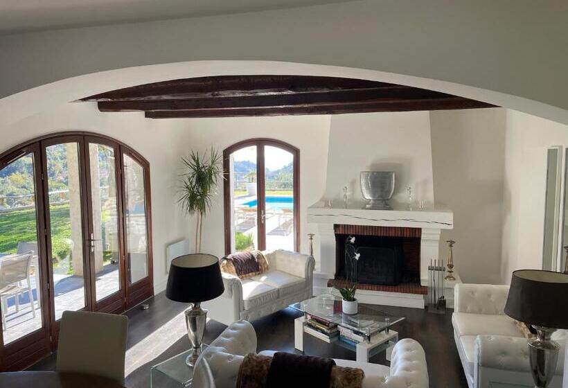 Bed & Breakfast At Villa Monti